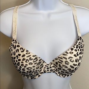 Victoria Secret T-Shirt Perfect Bra like New!
